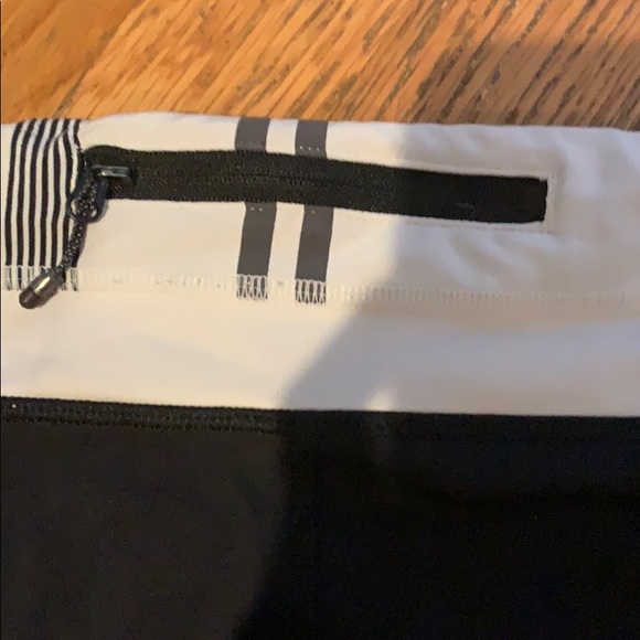 Lululemon Run Inspire size 8 black and white - Picture 4 of 7